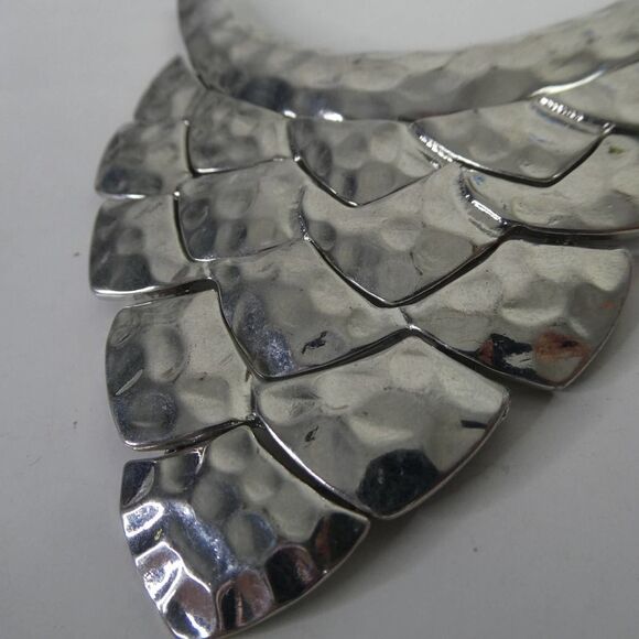 Silver Tone Articulated Scale Hammered Metal Bib Statement Necklace Adjustable - Picture 7 of 11